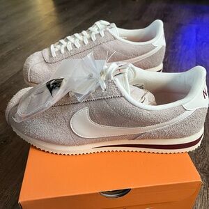 Nike mens Classic Cortez Suede Sneakers - Light Pink/White